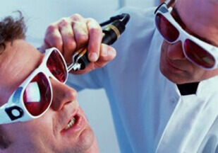 Picture of a man having a Laser Redness Treatment in Costa Rica.