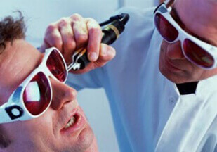 redness-treatment Picture of a man having a Laser Redness Treatment in Costa Rica.