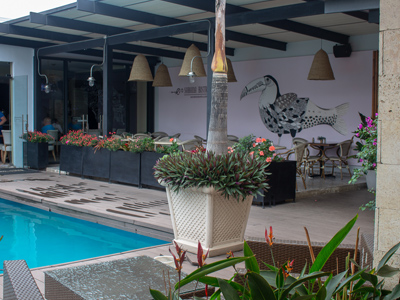 Picture of a poolside dining area at the Costa Rica Medical Center Inn, San Jose, Costa Rica.