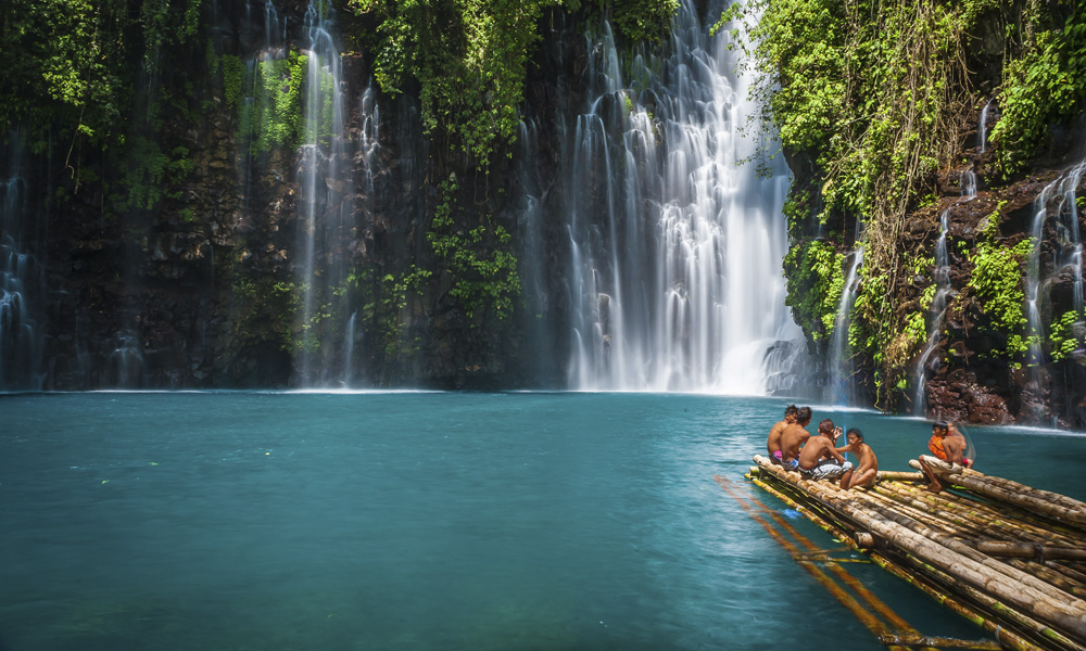 Picture of a beautiful waterfall in Costa Rica.