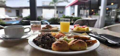 Picture of a full course meal poolside at the Costa Rica Medical Center Inn.